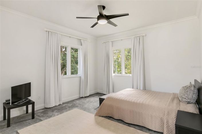 Image No.38-10 Bed Property for sale