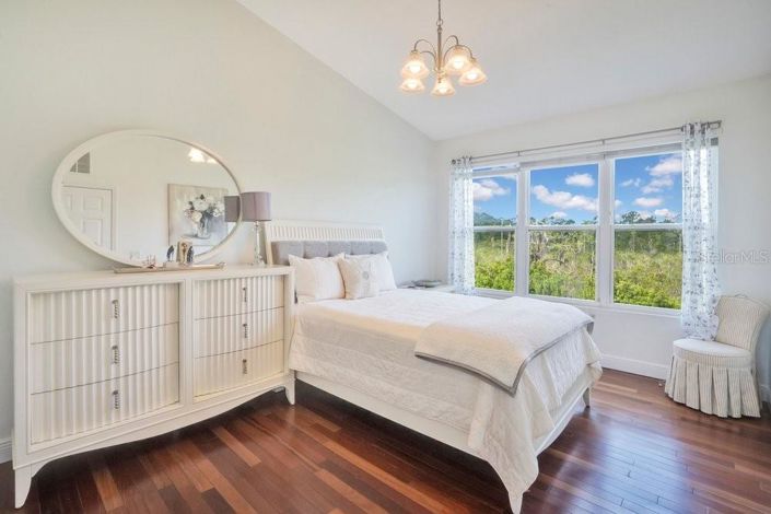 Image No.8-3 Bed Property for sale