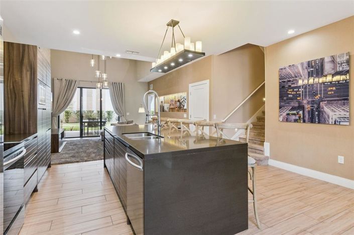 Image No.10-4 Bed Townhouse for sale