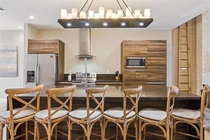 Image No.11-4 Bed Townhouse for sale