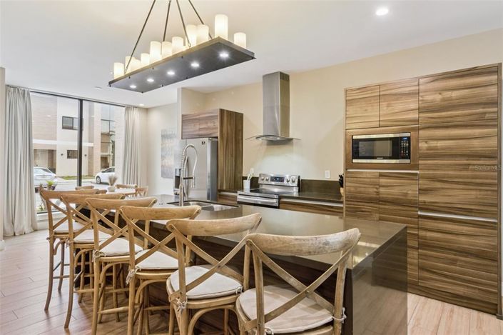 Image No.12-4 Bed Townhouse for sale