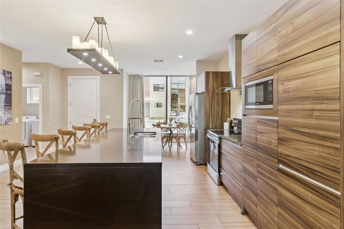 Image No.13-4 Bed Townhouse for sale