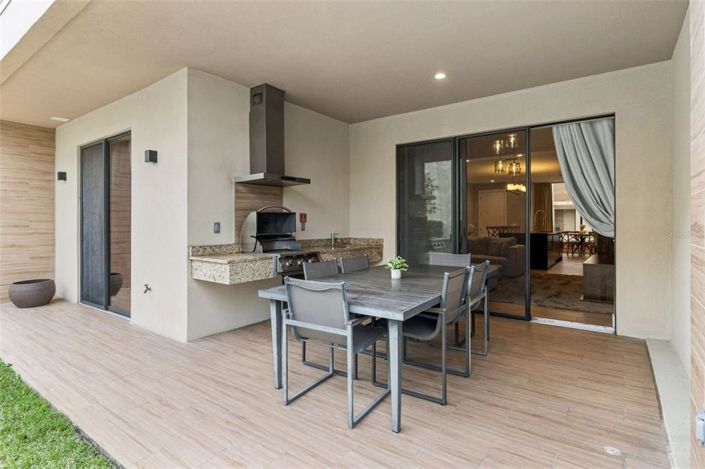 Image No.18-4 Bed Townhouse for sale