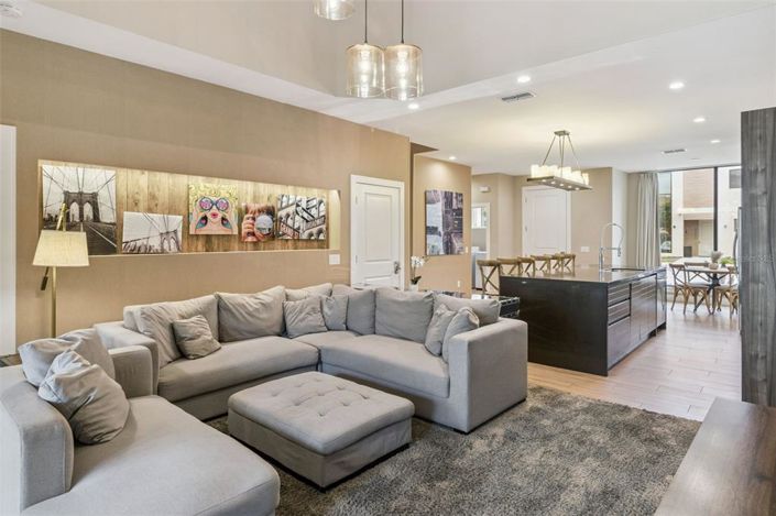 Image No.4-4 Bed Townhouse for sale