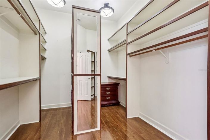 Image No.56-5 Bed Property for sale