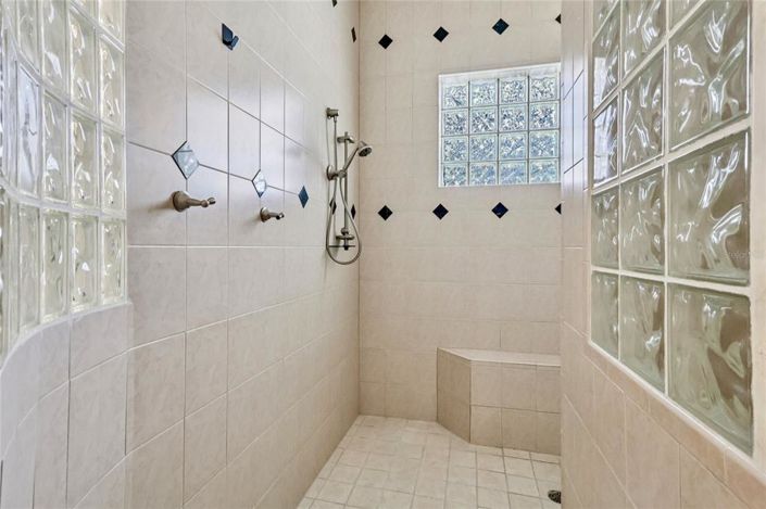 Image No.57-5 Bed Property for sale