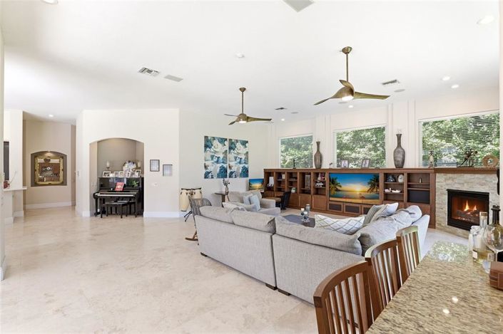 Image No.10-5 Bed Property for sale