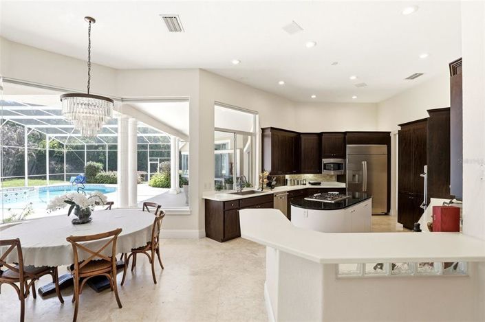 Image No.14-5 Bed Property for sale