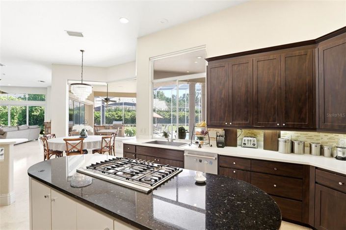 Image No.16-5 Bed Property for sale