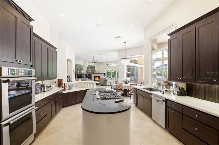 Image No.17-5 Bed Property for sale