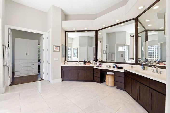 Image No.23-5 Bed Property for sale