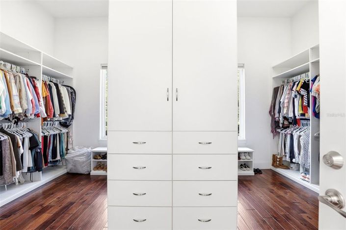 Image No.25-5 Bed Property for sale