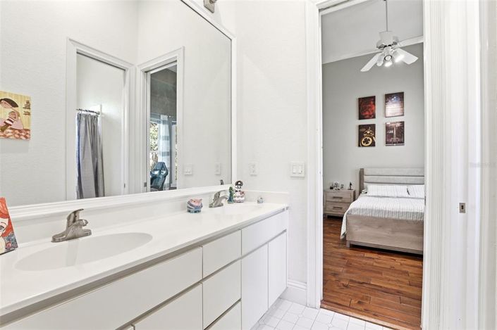 Image No.27-5 Bed Property for sale