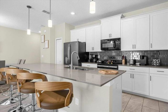 Image No.10-4 Bed Townhouse for sale