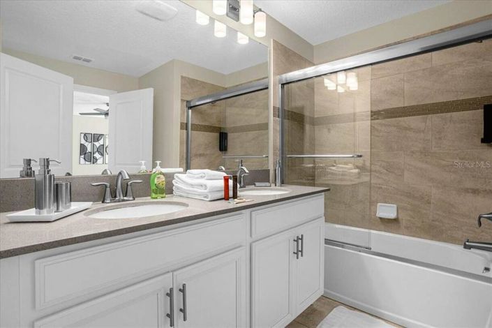 Image No.28-4 Bed Townhouse for sale