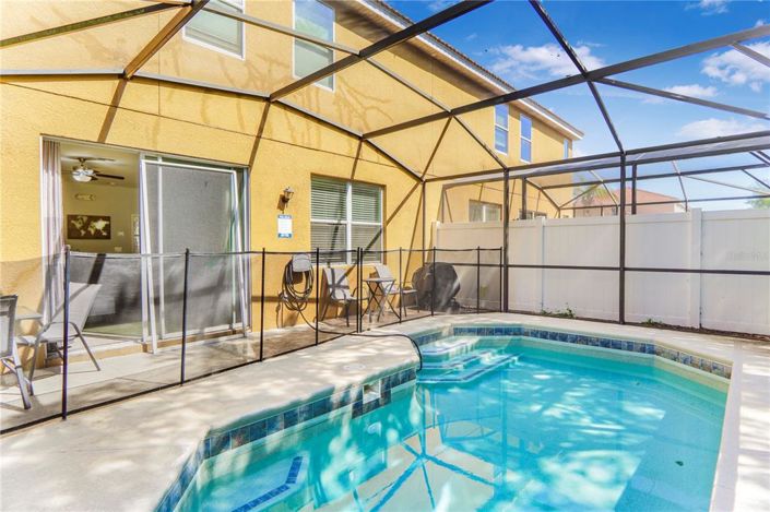 Image No.17-4 Bed Townhouse for sale