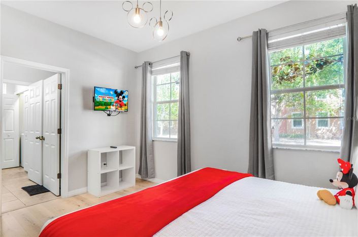 Image No.26-4 Bed Townhouse for sale