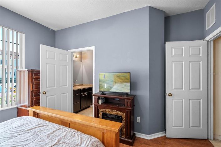 Image No.11-4 Bed Townhouse for sale