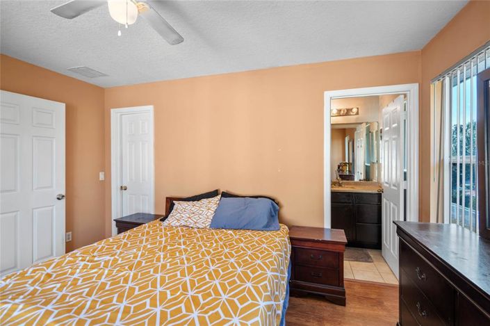 Image No.19-4 Bed Townhouse for sale