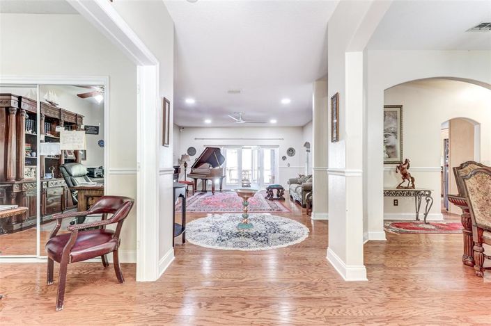 Image No.3-5 Bed Property for sale