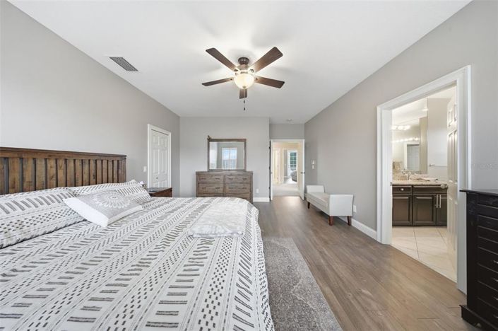 Image No.27-4 Bed Property for sale