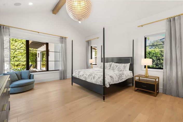 Image No.32-4 Bed Property for sale
