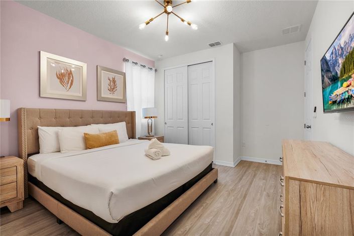 Image No.21-9 Bed Property for sale