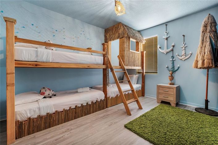 Image No.40-9 Bed Property for sale