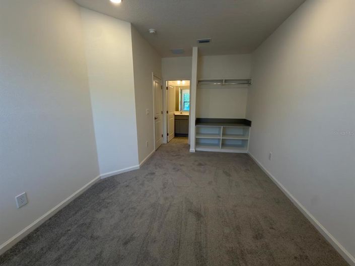 Image No.17-5 Bed Townhouse for sale