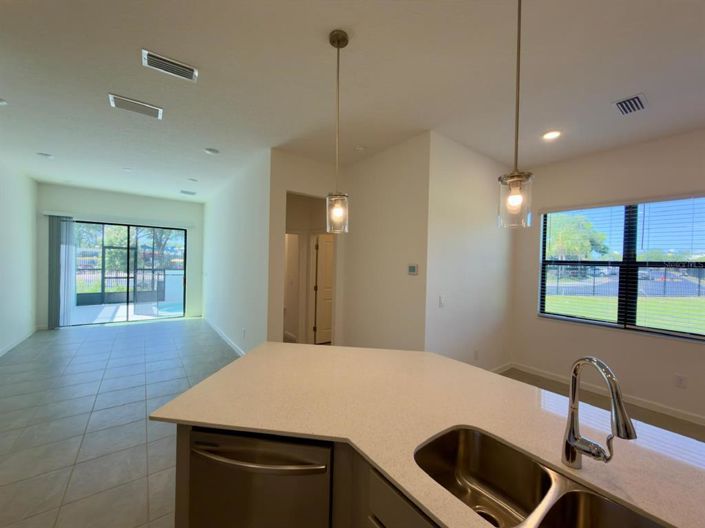 Image No.7-5 Bed Townhouse for sale