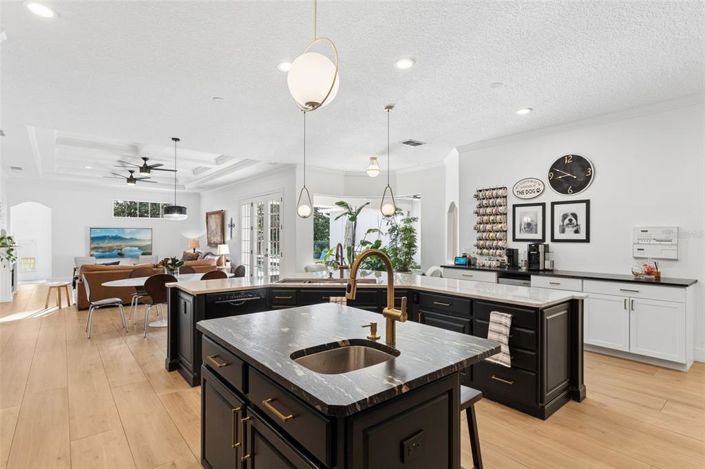 Image No.10-4 Bed Property for sale