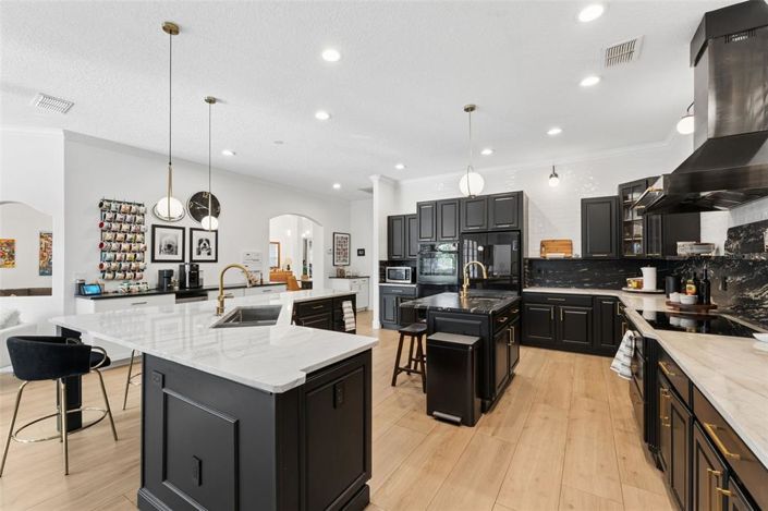 Image No.11-4 Bed Property for sale