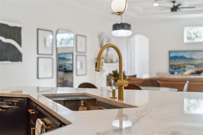 Image No.13-4 Bed Property for sale