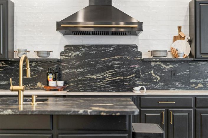 Image No.14-4 Bed Property for sale