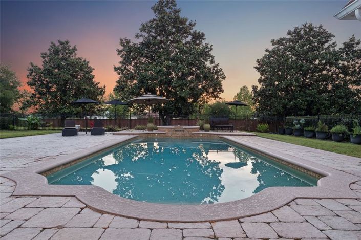 Image No.2-4 Bed Property for sale