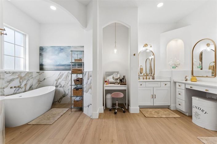 Image No.23-4 Bed Property for sale