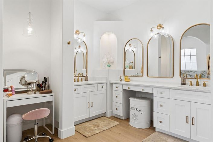 Image No.24-4 Bed Property for sale