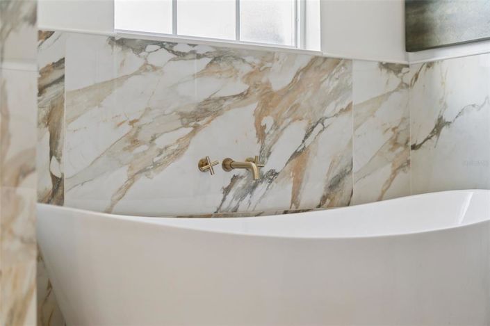 Image No.26-4 Bed Property for sale