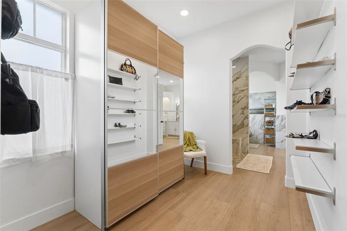 Image No.28-4 Bed Property for sale