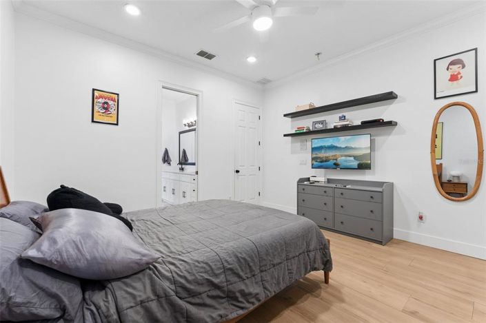 Image No.30-4 Bed Property for sale