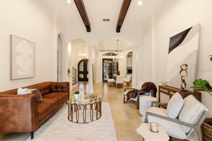 Image No.12-4 Bed Property for sale