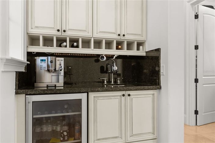 Image No.21-4 Bed Property for sale