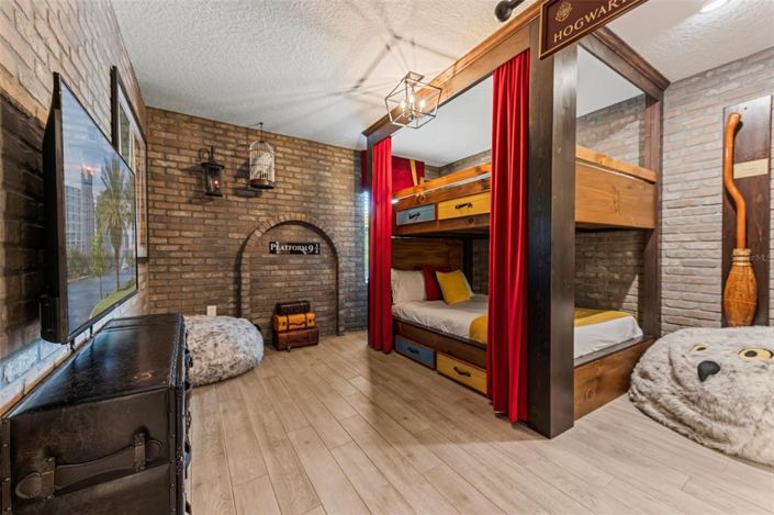 Image No.8-9 Bed Property for sale