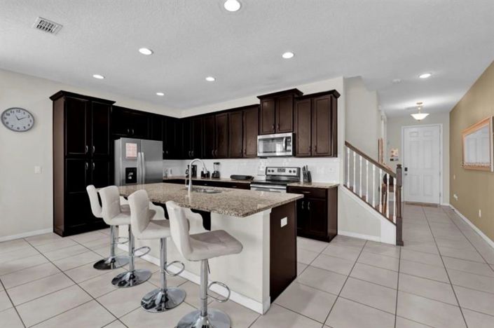 Image No.11-5 Bed Townhouse for sale