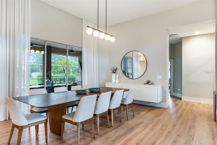 Image No.10-4 Bed Property for sale