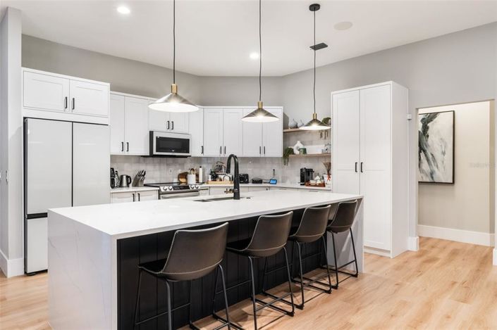 Image No.11-4 Bed Property for sale