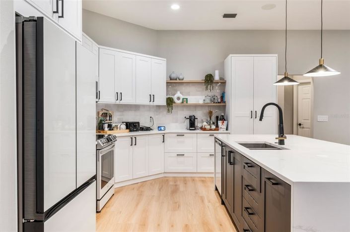 Image No.17-4 Bed Property for sale