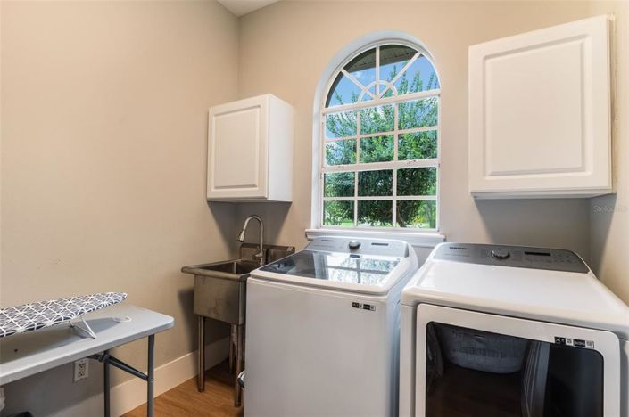 Image No.21-4 Bed Property for sale