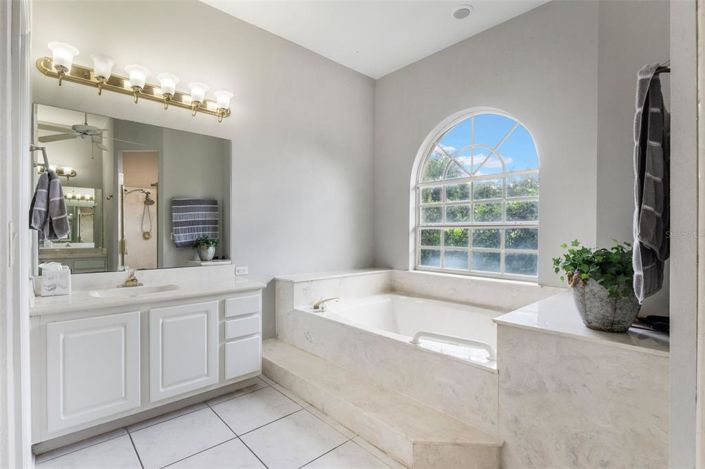 Image No.24-4 Bed Property for sale