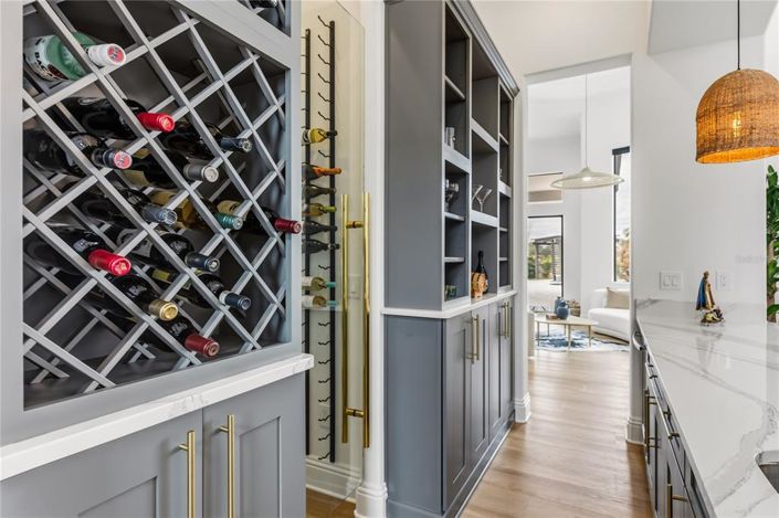 Image No.11-6 Bed Property for sale